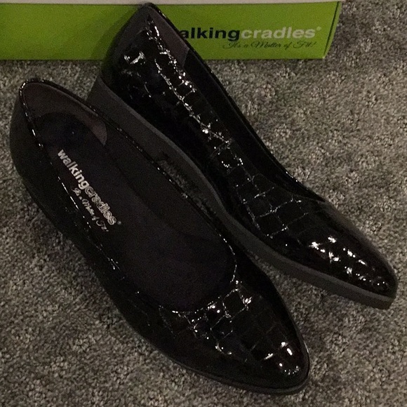 Walking cradles size 8.5M black flats Brand New! - Picture 4 of 4